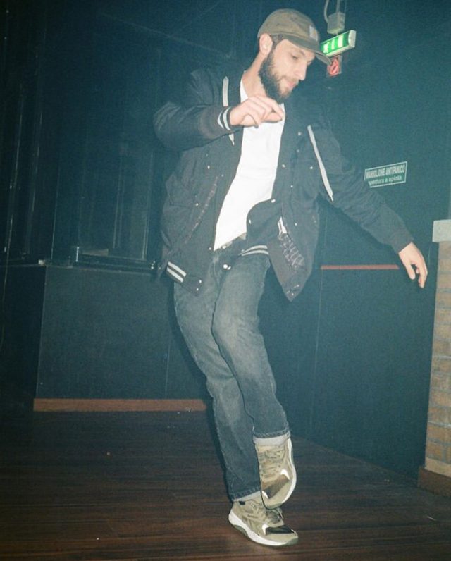 In foto, Alex Sardiello che balla nel club.