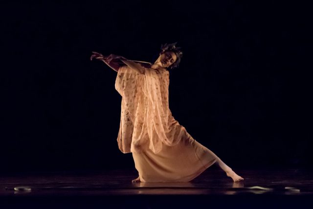 In foto, Roberta De Rosa coreografa e interprete di Divine.